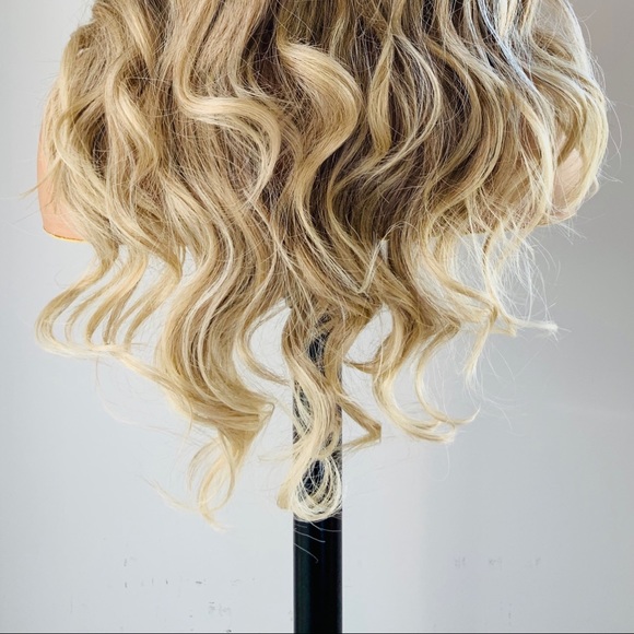 Gorgeous 22” Ombré Ash Blonde Mix Premium Synthetic Fiber Lace Front Wig - Picture 10 of 10